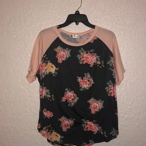 Ceasikery womens top size XL GUC